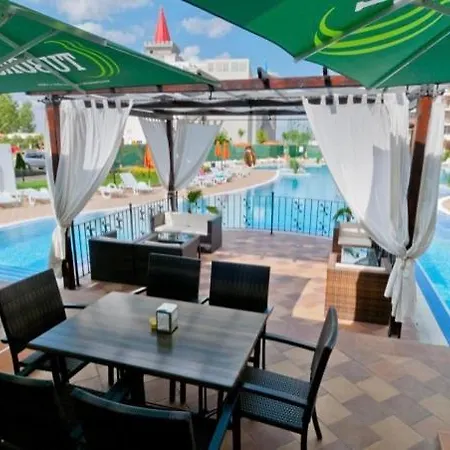 Kamelia Grand Apartments * サニービーチ