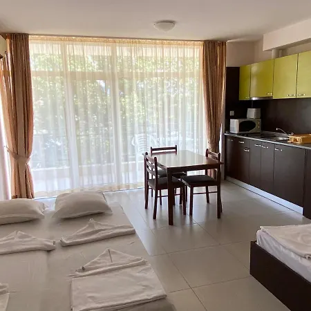 Kamelia Grand Apartments アパートホテル *