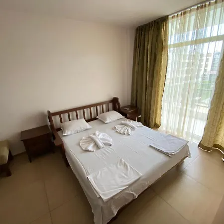 アパートホテル Kamelia Grand Apartments *