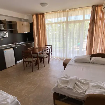 Kamelia Grand Apartments アパートホテル サニービーチ
