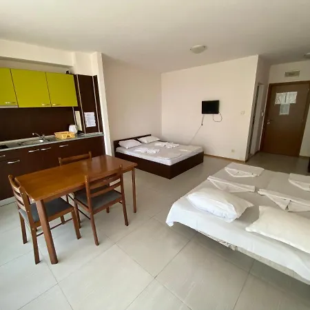 Kamelia Grand Apartments アパートホテル サニービーチ